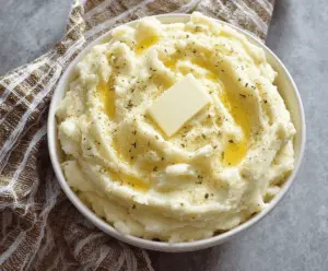 Creamy and fluffy instant pot mashed potatoes with butter and herbs, perfect for a quick and delicious side dish.